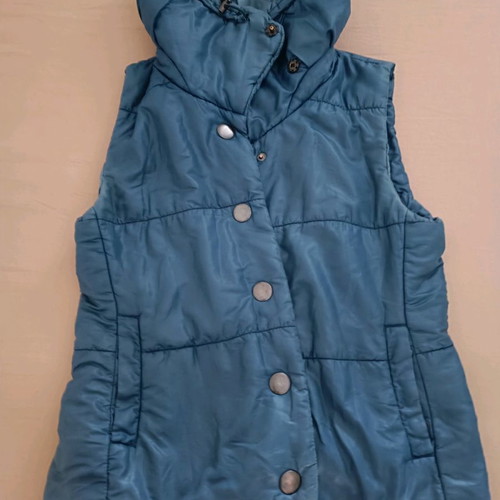 Benneton vest used, size small, petrol color