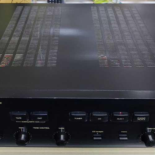 Luxman A-321 amplifier used