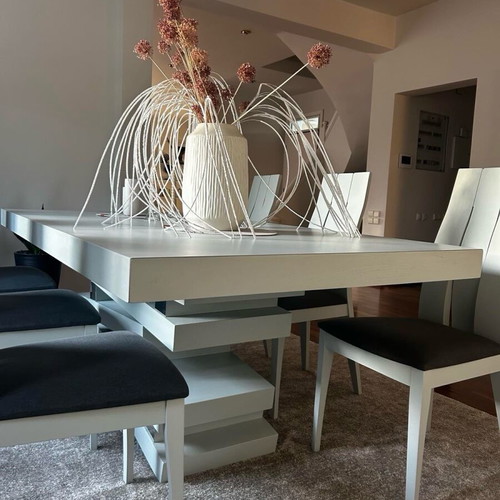 Solid wood Italian dining set extendable with 6 chairs like new