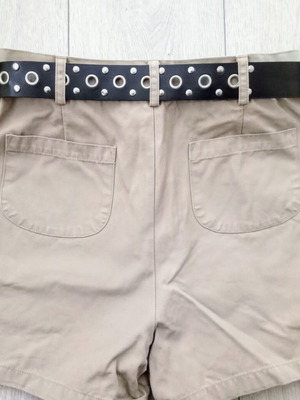 Women's cargo shorts like new, size M, beige with gift belt