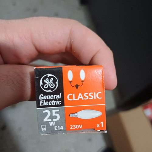 General Electric E14 incandescent bulb matte new