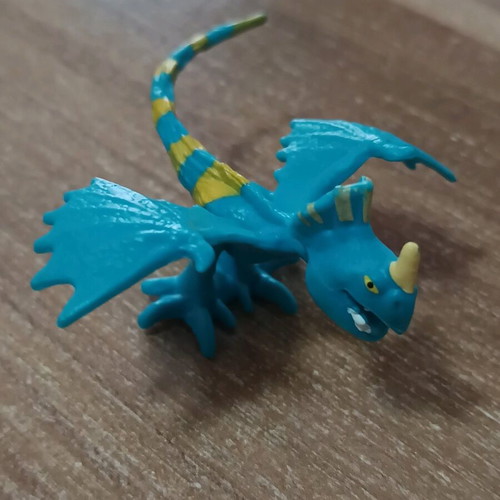 Stormfly How to Train Your Dragon figure like new, 7cm length