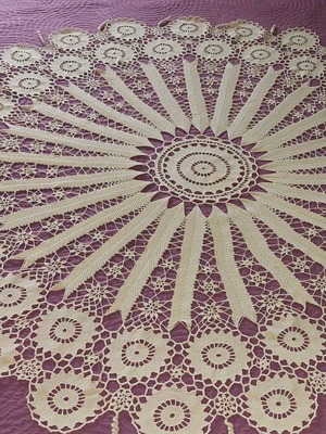 Handmade crochet round tablecloth new with intricate design
