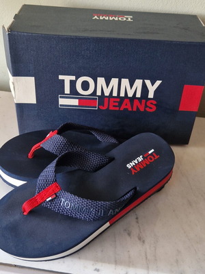 Σαγιονάρες Tommy Hilfiger σαν καινούργιο, μπλε και κόκκινες, νούμερο 38