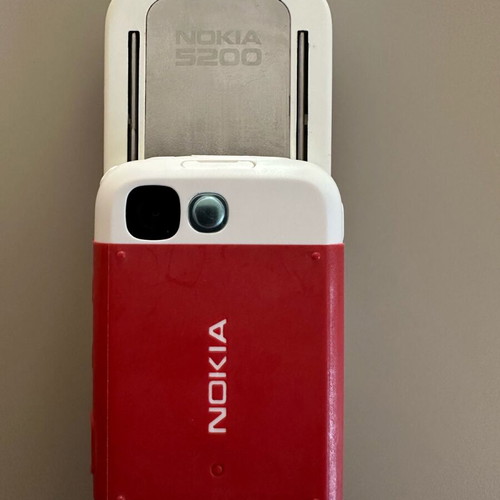 Nokia 5200 used, with new panel and battery for parts or restoration