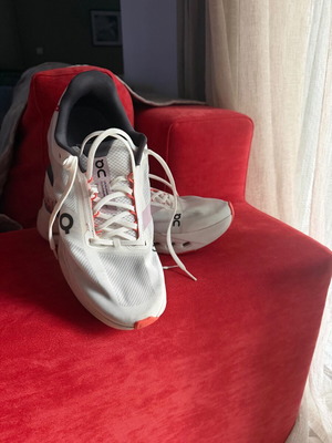 On Cloudsurfer Next size 44 athletic shoes like new, grey