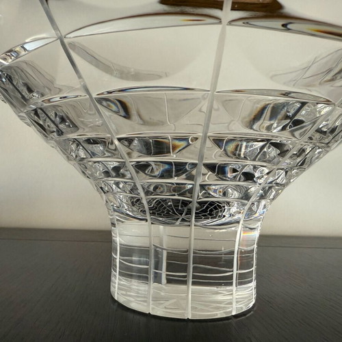 Crystal fruit bowl like new with geometric embossed design