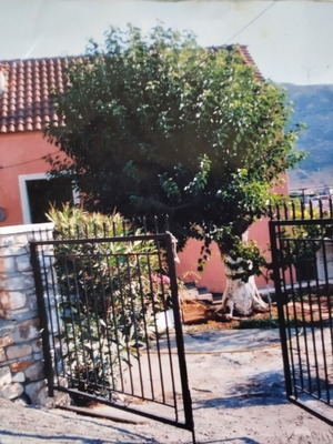 Μονοκατοικία στη Νότια Εύβοια με κήπο, βεράντες και θέα