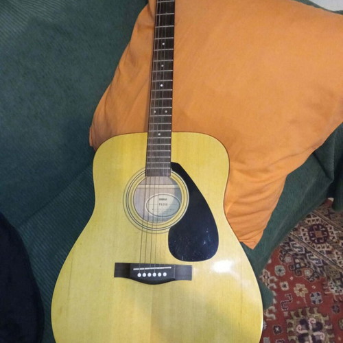 Yamaha FX310 electro-acoustic guitar like new