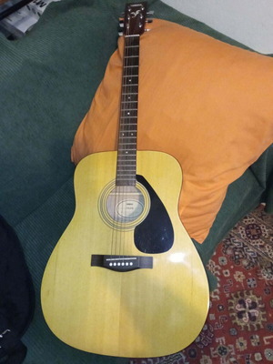 Yamaha FX310 electro-acoustic guitar like new