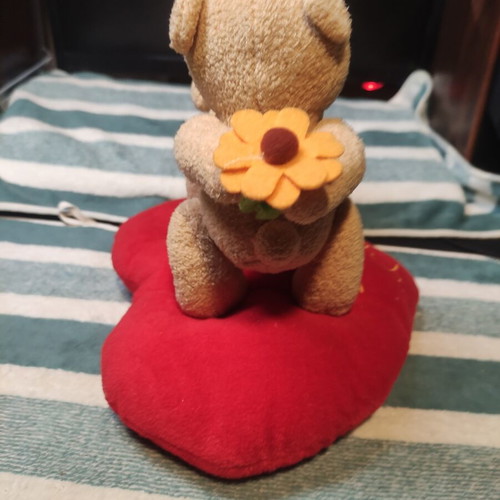 Plush teddy bears on heart used, good condition