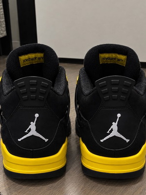 Jordan 4 Thunder sneakers, μαύρο/κίτρινο, EU 40