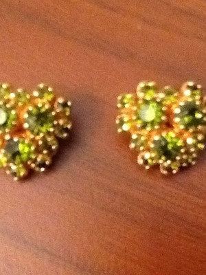 Vintage earrings from 1975 like new, green and gold tone
