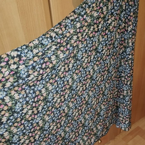 Long floral dress like new, pleated and lined, size M