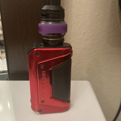 Geekvape vape device like new with batteries