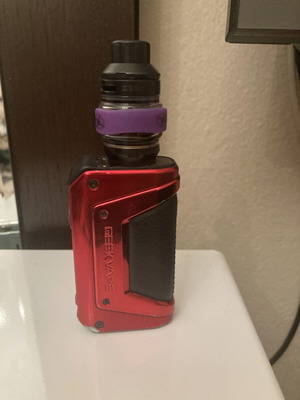 Geekvape vape device like new with batteries