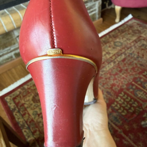 Bally leather pumps new, size 38, burgundy with gold detail