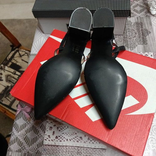 Black pumps new with 8 cm heel, comfortable fit
