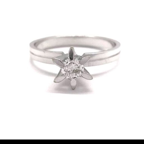 White Gold 18K Ring With 0.25 Carat Diamond Like New