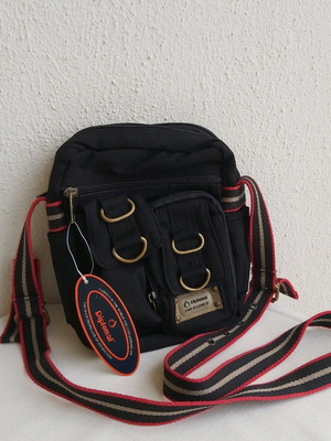 Τσάντα χιαστί Diplomat μαύρη unisex καινούργια με κόκκινες λεπτομέρειες