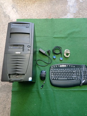 Pc Office σε πολύ καλή κατάσταση με πληκτρολόγιο, ποντίκι και καλώδια