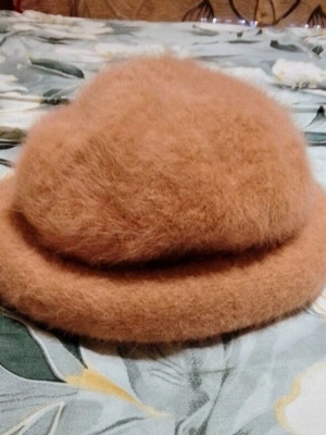 Fur hat brown like new