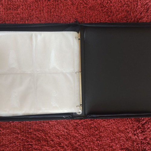 Fabric case for 120 CD/DVD like new with zipper and handle
