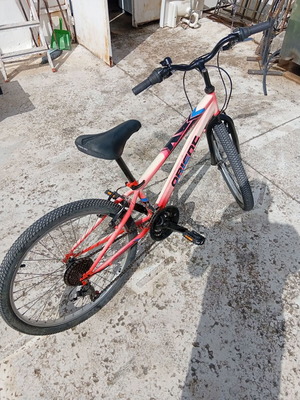 Women's bicycle used, 21-speed, 24 inch