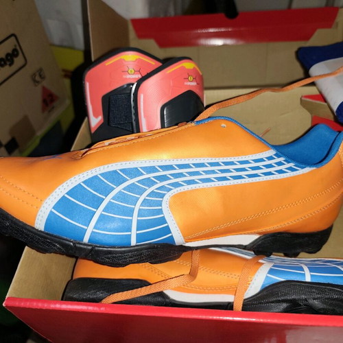 Puma V5.10 TT football shoes new, size 44, with gift shin guards and socks