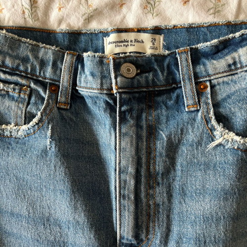 Abercrombie & Fitch denim skirt new, size Waist 28 / 6, blue