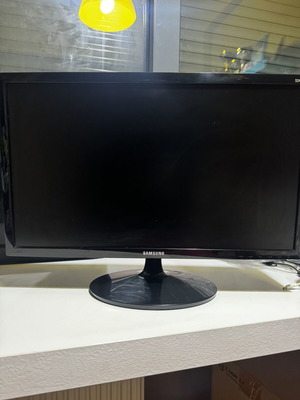 Samsung S24D330H 24” Full HD Monitor, like new