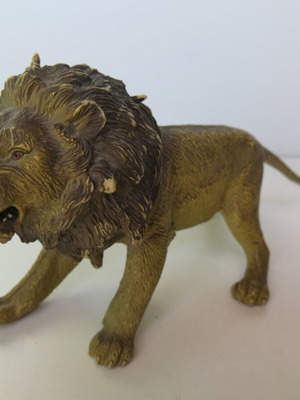 AAA Male Lion figure used with broken tail