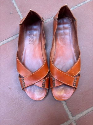 Women's leather shoes used, handmade by Spiliopoulos