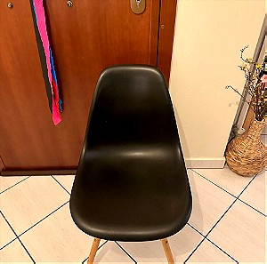 Καρέκλες μαύρες με ξύλινα πόδια (4 μαζί)