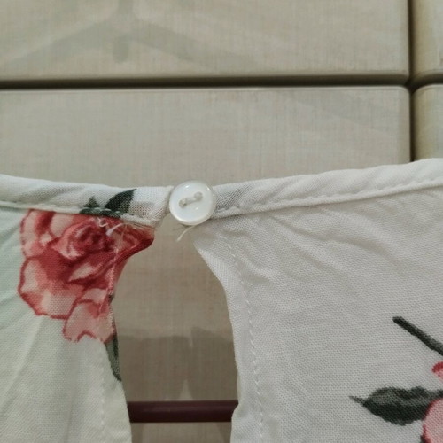 Φλοράλ μπλούζα H&M μέγεθος 38 σαν καινούργιο, άσπρη με ροζ