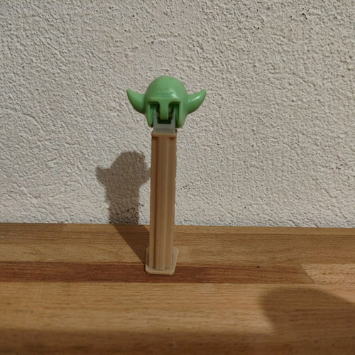 Pez Yoda used