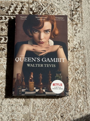 The Queen's Gambit book in English