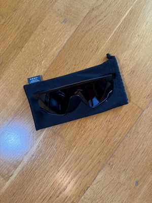 Oakley sunglasses like new, black
