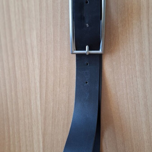 Benetton black leather belt like new with wide buckle