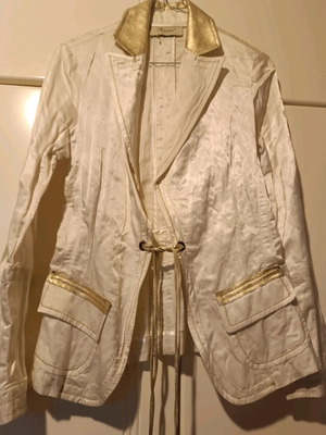Rococo jacket white with gold details L like new