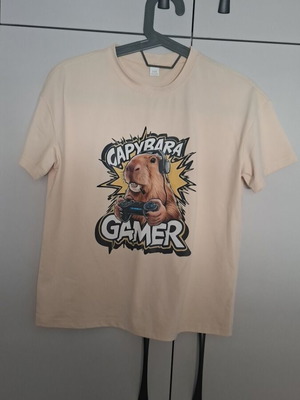 Capybara T-shirt like new, size 13-14Y, colorful
