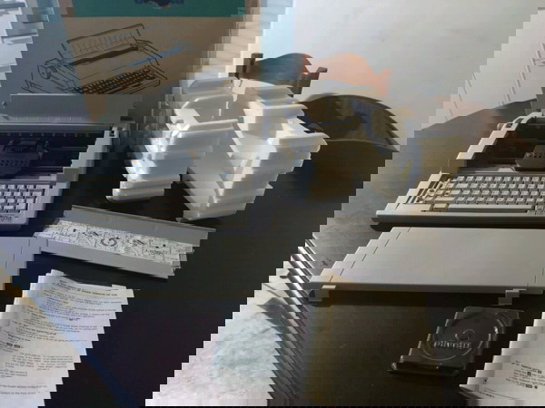 Ηλεκτρική γραφομηχανή Olivetti ETP 1000