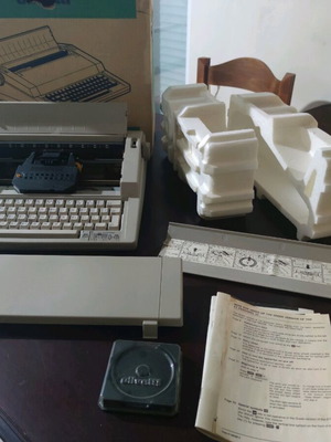Ηλεκτρική γραφομηχανή Olivetti ETP 1000