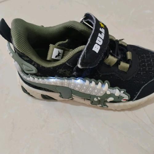 Bull Boys athletic shoes size 27 like new with lights black green