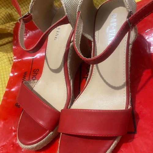 Shoes red platform sandals like new, size 39