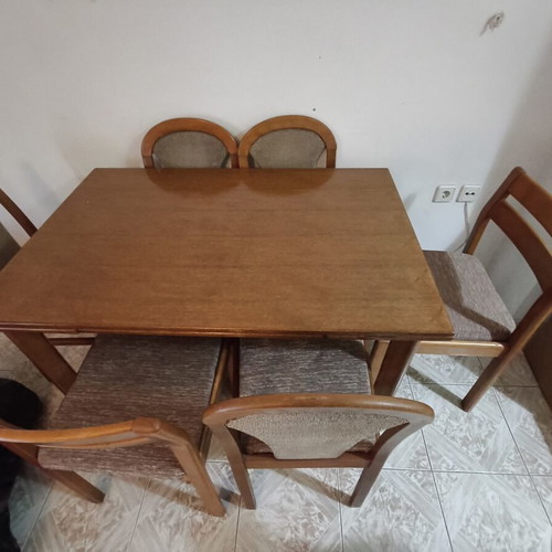 Wooden extendable dining table with 6 chairs