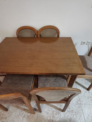 Wooden extendable dining table with 6 chairs