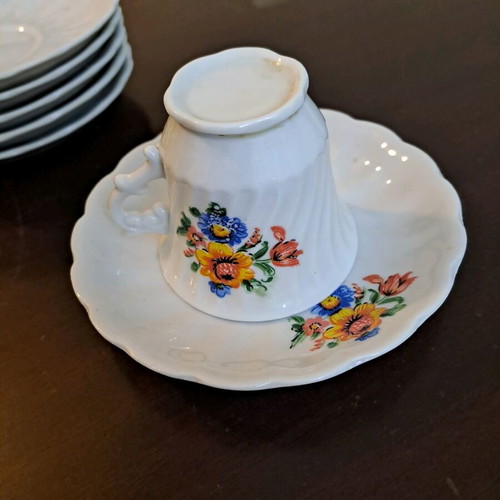 Coffee set like new, 6 cups with saucers