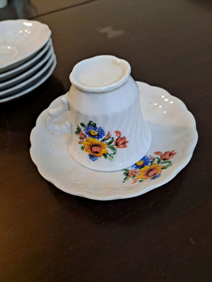 Coffee set like new, 6 cups with saucers