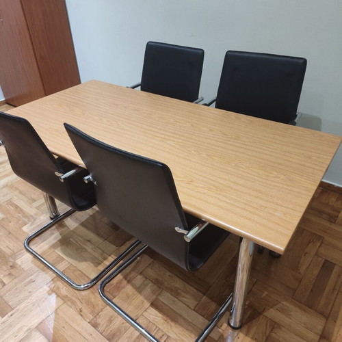 Τραπέζι με 4 καρέκλες σαν καινούργιο